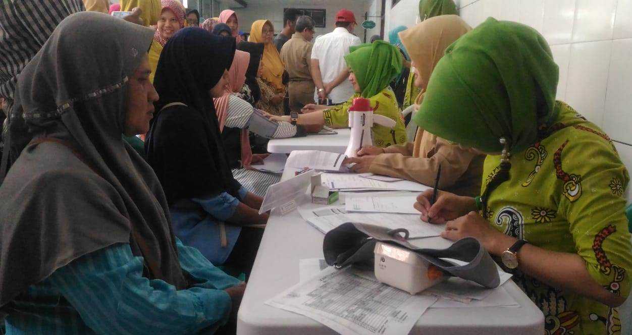 Mendaftar KB : Para ibu di Purwokerto mendaftar sebagai akseptor KB di RS Ananda Purwokerto. (SB/Puji)