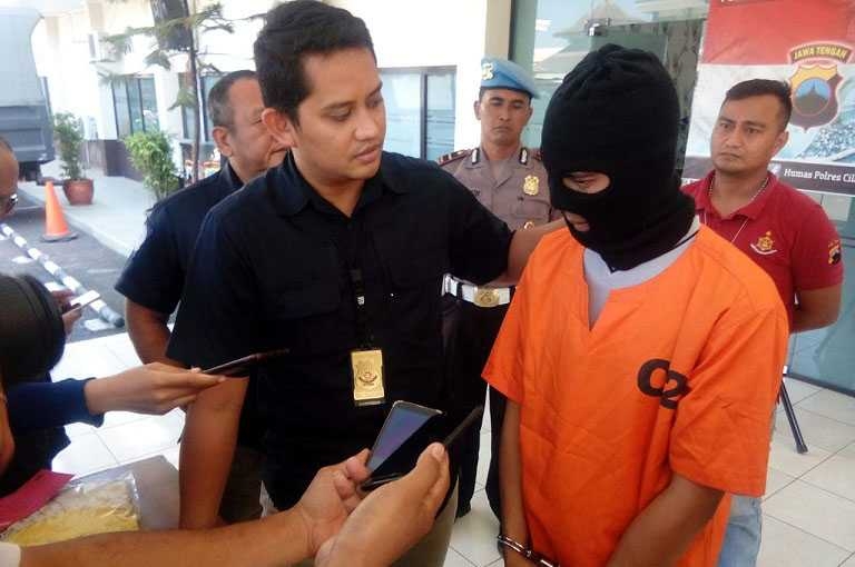 GELAR PERKARA: Kasatreskrim AKP Onkoseno G Sukahar (baju hitam) gelar perkara kasus pencabulan anak, Kamis (20/9) lalu.