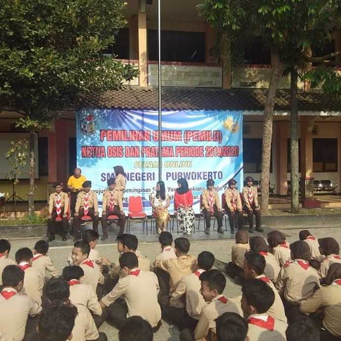 PEMILU ONLINE: Pemilihan pratama putra-putri di gudep pangkalan pramuka SMPN 1 Purwokerto dilakukan melalui Pemilu Online. (20)