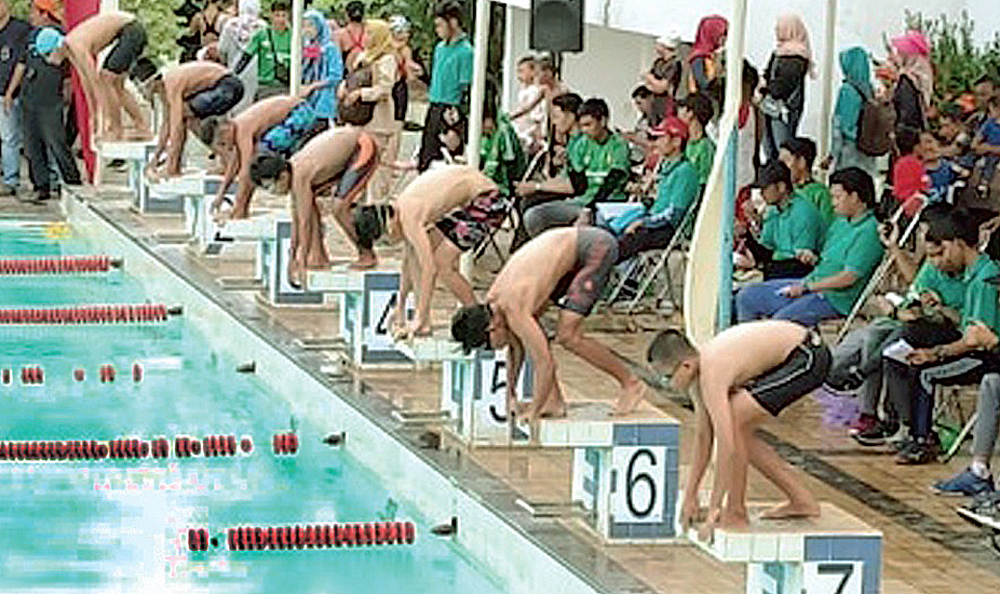 BERSIAP:
Para atlet renang bersiap start dalam lomba Popda Kabupaten Banyumas, di kolam renang Tirta Kembar, beberapa waktu lalu. (SB/dok)