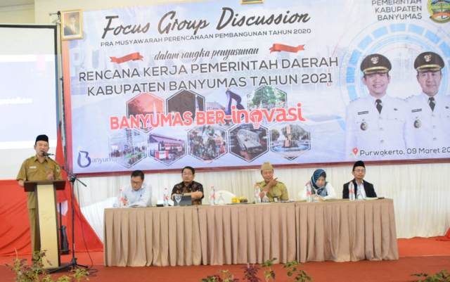 FGD Pra MUSREMBANG: Bupati Banyumas Achmad Husein membuka kegiatan FGD Pra Musrembang tahun 2021 yang mengundang semua SKPD, di Hotel Dominic Purwokerto, Senin (9/3).(SM/Agus Wahyudi)