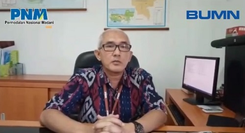 MENYAMPAIKAN SAMBUTAN : Pemimpin Cabang Unit Layanan Modal Mikro PNM Purwokerto, Rahmad Sadono menyampaikan sambutan pada temu usaha nasabah secara online. (SM/dok)