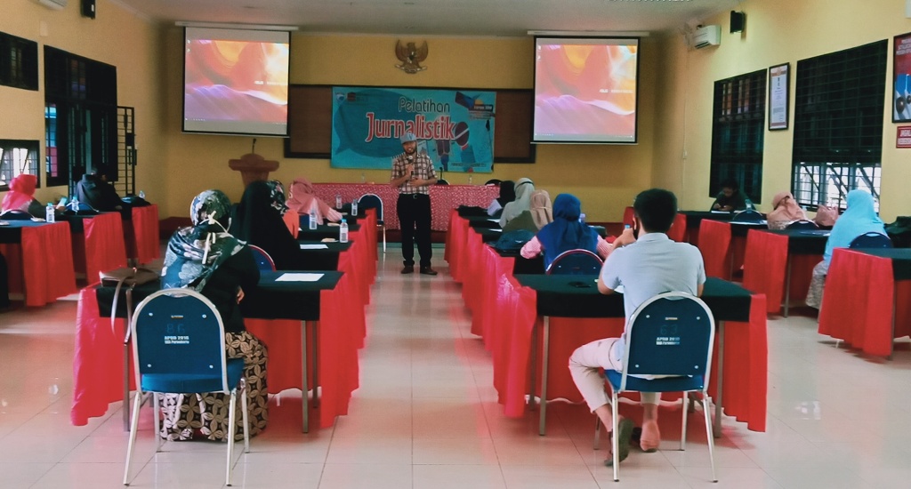 IKUTI PELATIHAN: Para pegiat TBM Banyumas mengikuti pelatihan jurnalistik di SKB Purwokerto, Sabtu (22/8).