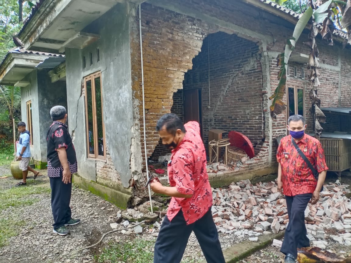 Rumah rusak