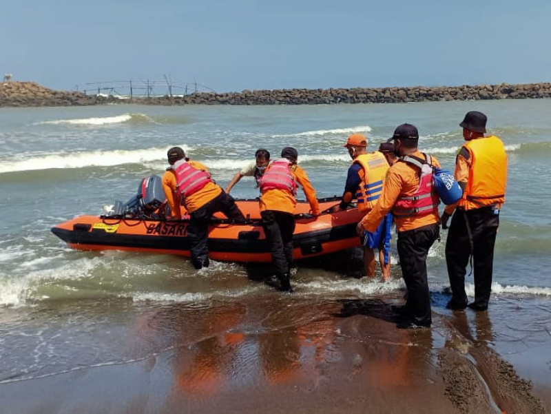 Dihantam Ombak, Anak 8 Tahun Tenggelam di Muara Pantai Sodong