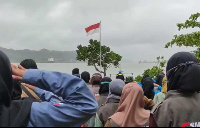 Memperingati Hari Pahlawan dengan Bersih-bersih di Benteng Karangbolong Nusakambangan