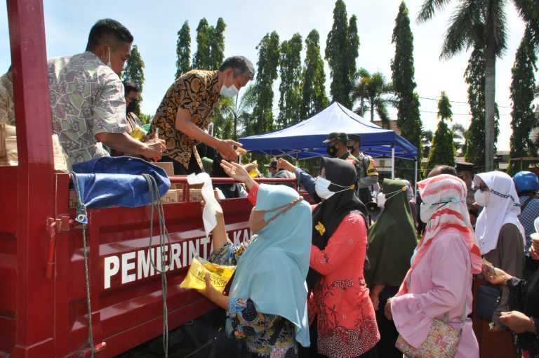 Operasi Pasar Minyak Goreng di Cilacap, 2 Ribu Liter Ludes dalam Satu Jam