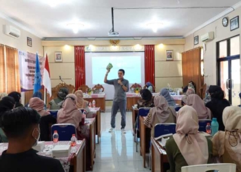 Mahasiswa Penerima Beasiswa Bidikmisi UT Salut Cilacap Dibekali Teknik Penulisan Karya Ilmiah