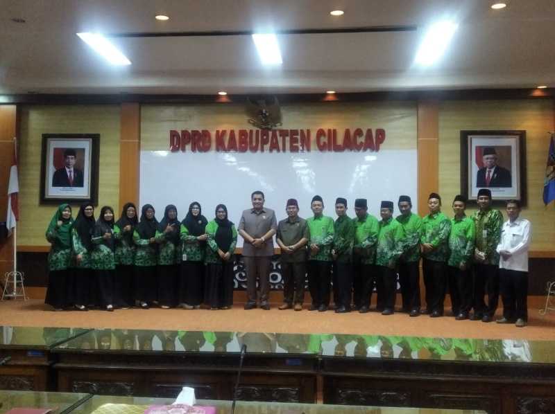 Suarakan Aspirasi Guru Madrasah, PGM Indonesia Kabupaten Cilacap Lakukan Audiensi dengan Bupati dan DPRD