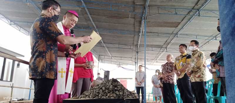Uskup Purwokerto Mgr Christophorus Tri Harsono Letakkan Batu Pertama Gereja Paroki Santa Theresia Majenang