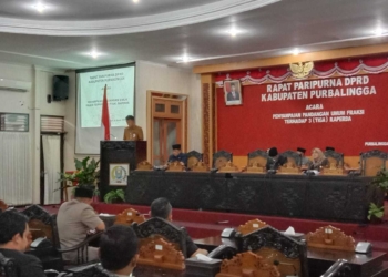 RAPAT PARIPURNA: DPRD Purbalingga dalam acara pandangan umum tiga Raperda. (Dok)