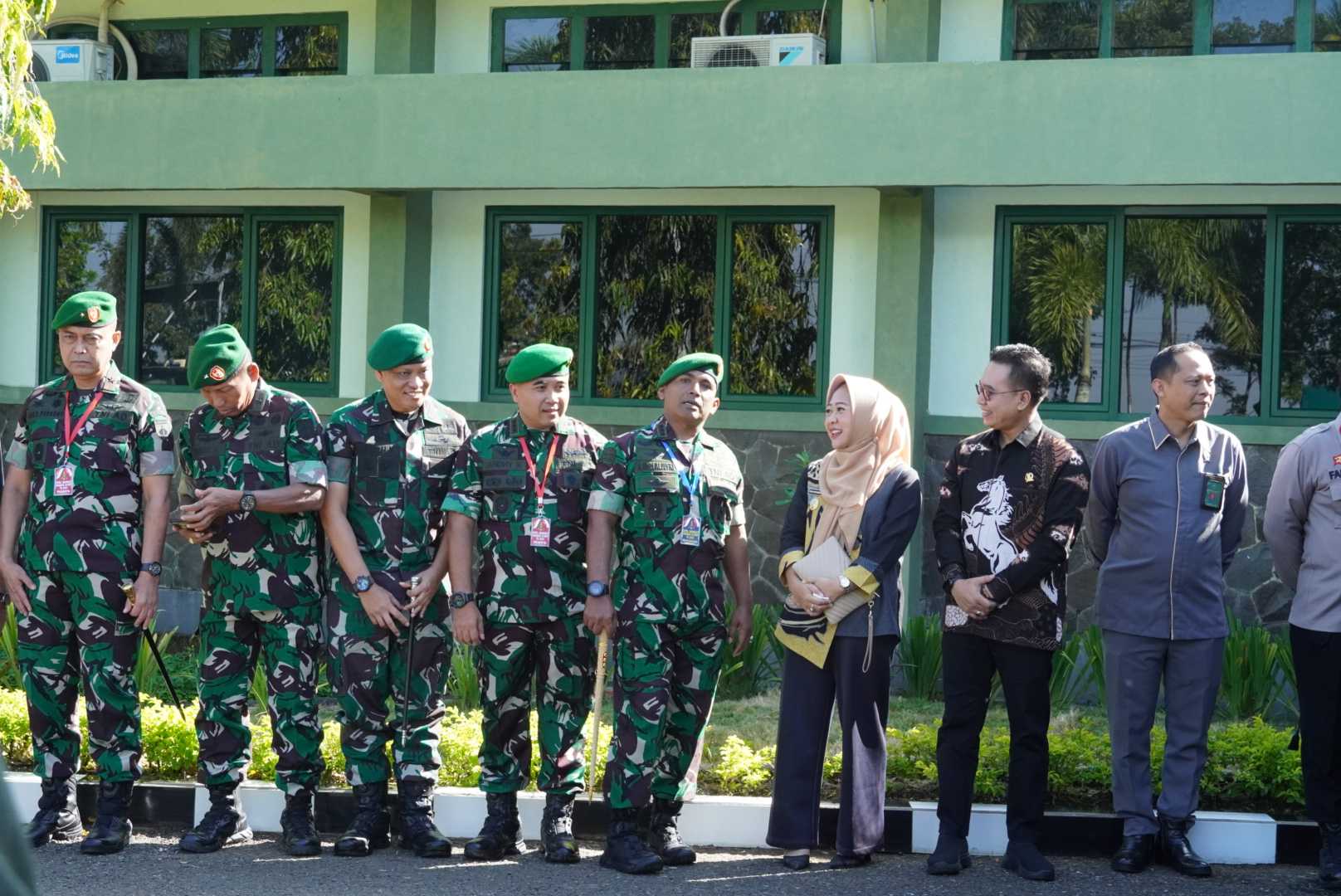 Pangdam IV/Diponegoro, Mayjen TNI Widi Prasetijono bertemu dengan Bupati Purbalingga, Dyah Hayuning Pratiwi (Tiwi) di Batalyon Infanteri 406/Candra Kusuma, Selasa (23/5/2023).