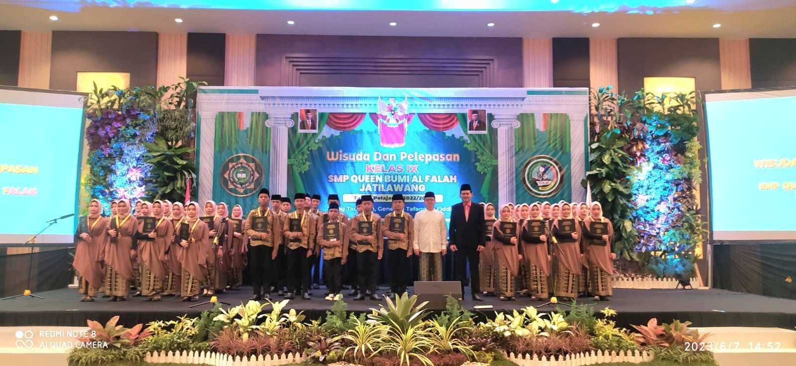 SMP Queen Bumi Al Falah Jatilawang Banyumas melepas 50 lulusan di Hotel Java Heritage Purwokerto, Rabu (7/6/2023).