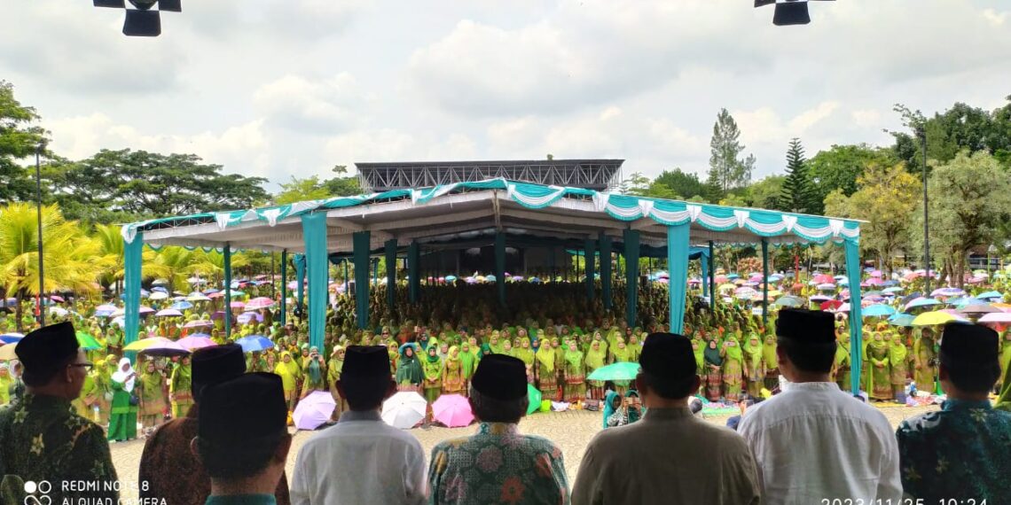 Lebih dari 12 ribu kader Muslimat NU Banyumas melakukan deklarasi pemilu 2024 damai di Taman Andhang Pangrenan Purwokerto dalam rangka Harlah Muslimat ke 77, Sabtu (25/11/2023).