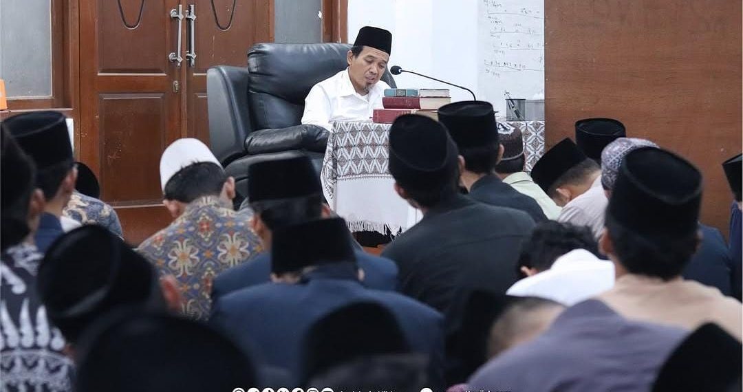 Foto ilustrasi. Sejumlah santri Ponpes At Taujieh AL Islamy 2 Andalusia, tampak khidmat mengikuti pengajian bersama KH Zuhrul Anam Hisyam (Gus Anam). Santri, diajari selalui istiqomah dalam dzikir, fikir dan amal sholeh di pesantren. (sumber IG @andalusiahibbana)
